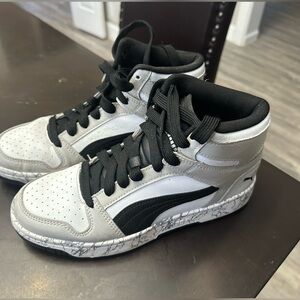 Newly used Puma Shoes. My teenager decided she wanted Nikes instead.